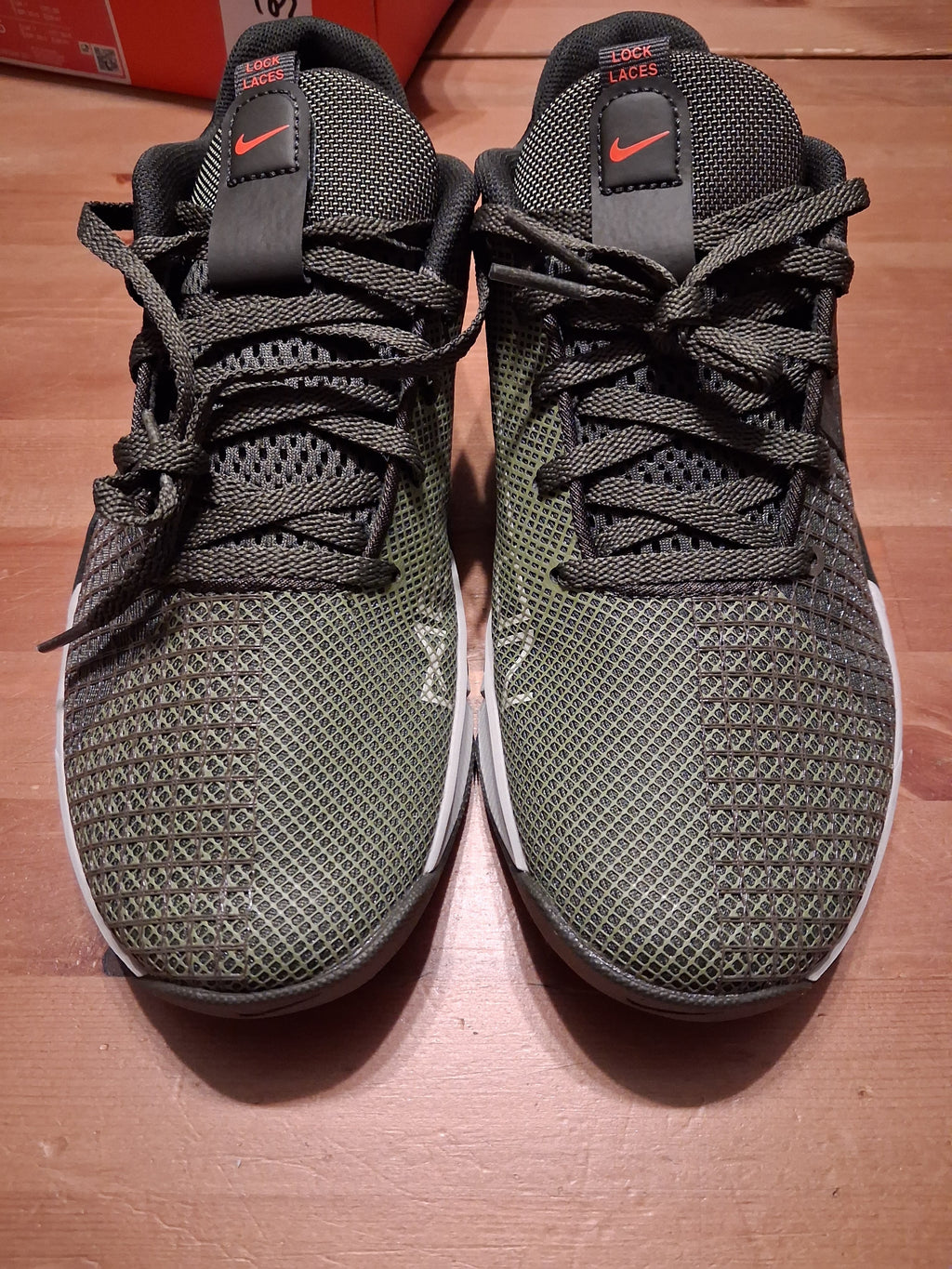 nike metcon 8 cargo khaki/light bone - sequoia (41)(do9328 301)