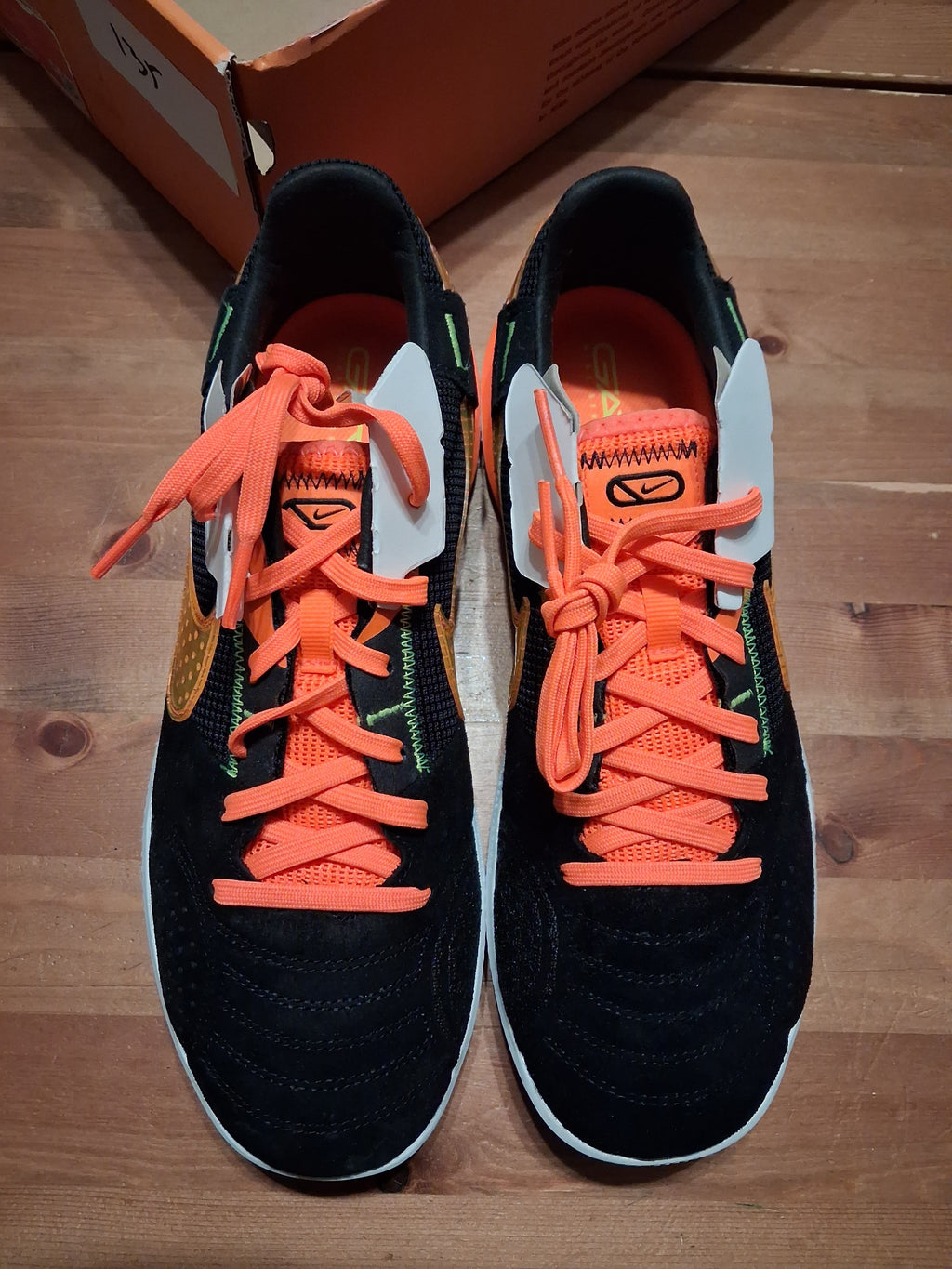 nike streetgato black/total orange-volt (40.5)(dc8466 081)