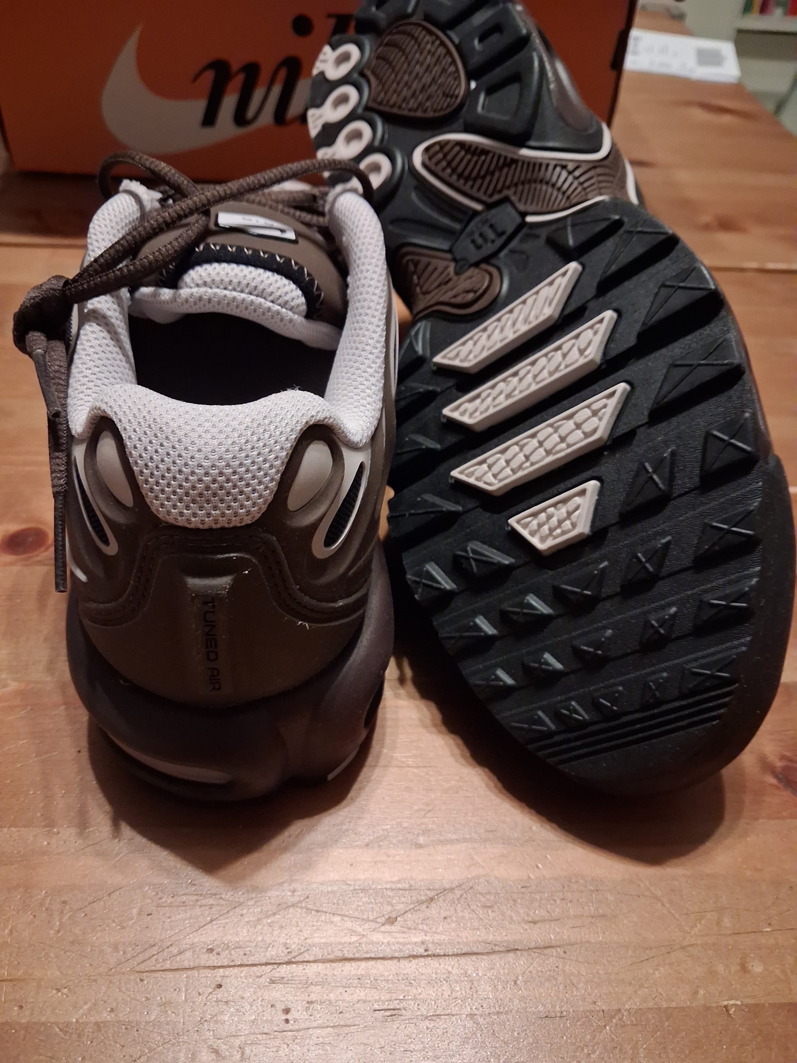 nike air max plus drift baroqur brown (40)(41)(fv4081 200)