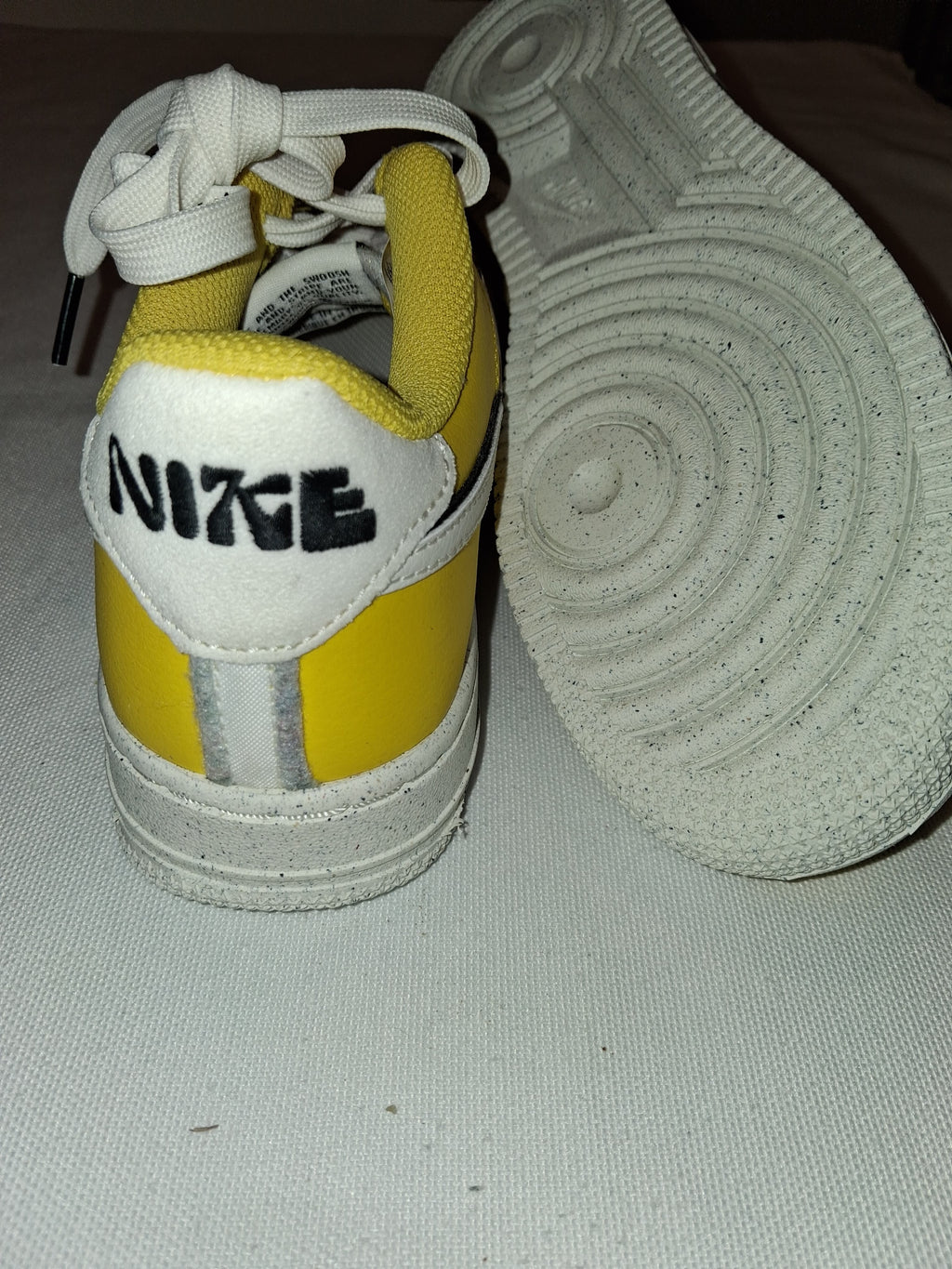 nike air Force 1 lv8 gs tour yellow, sail Black (38)(DQ0359 700)