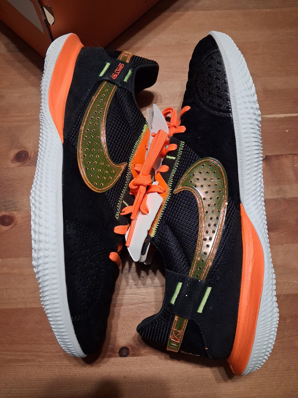 nike streetgato black/total orange-volt (40.5)(dc8466 081)