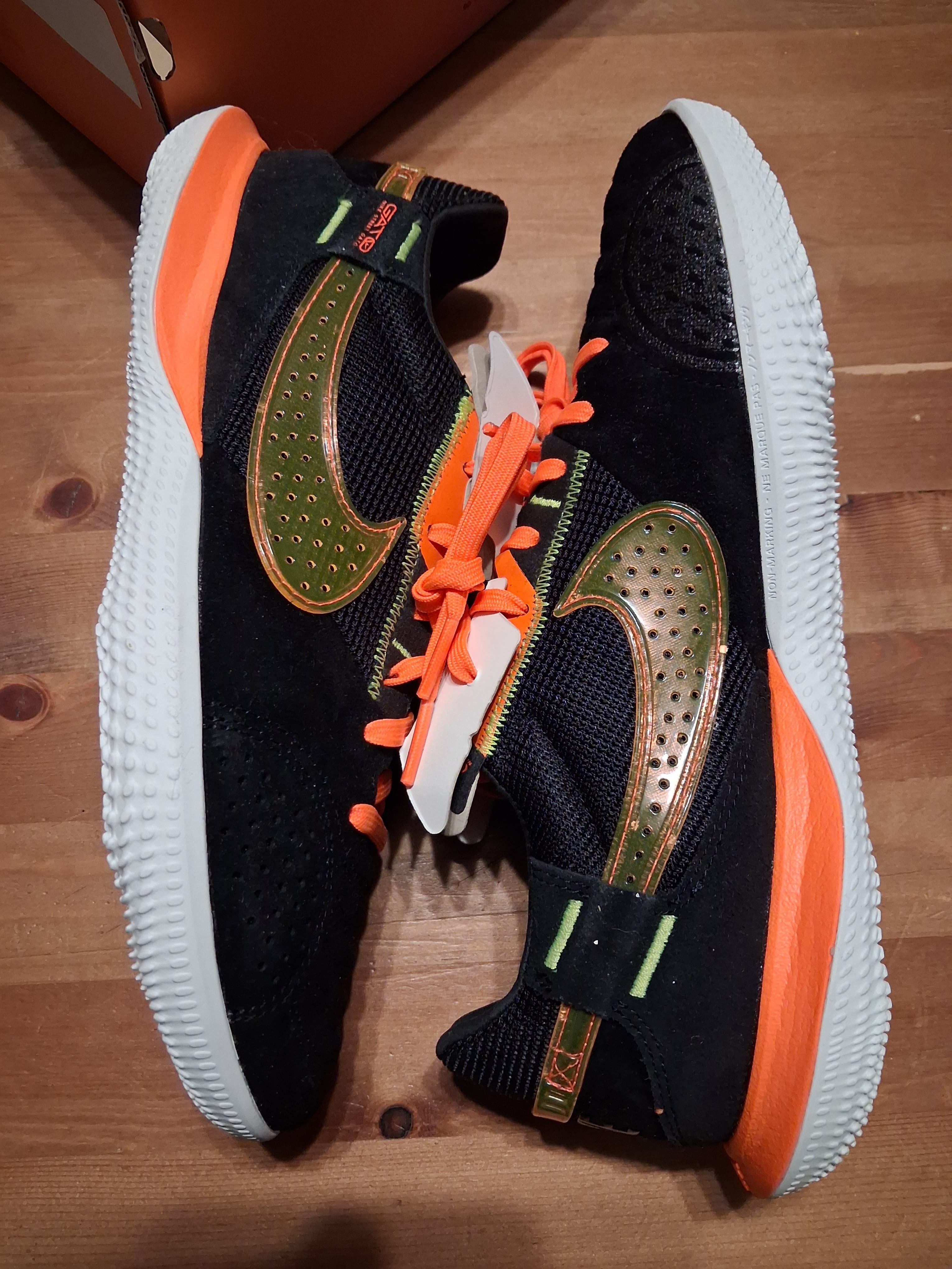 nike streetgato black/total orange-volt (40.5)(dc8466 081)
