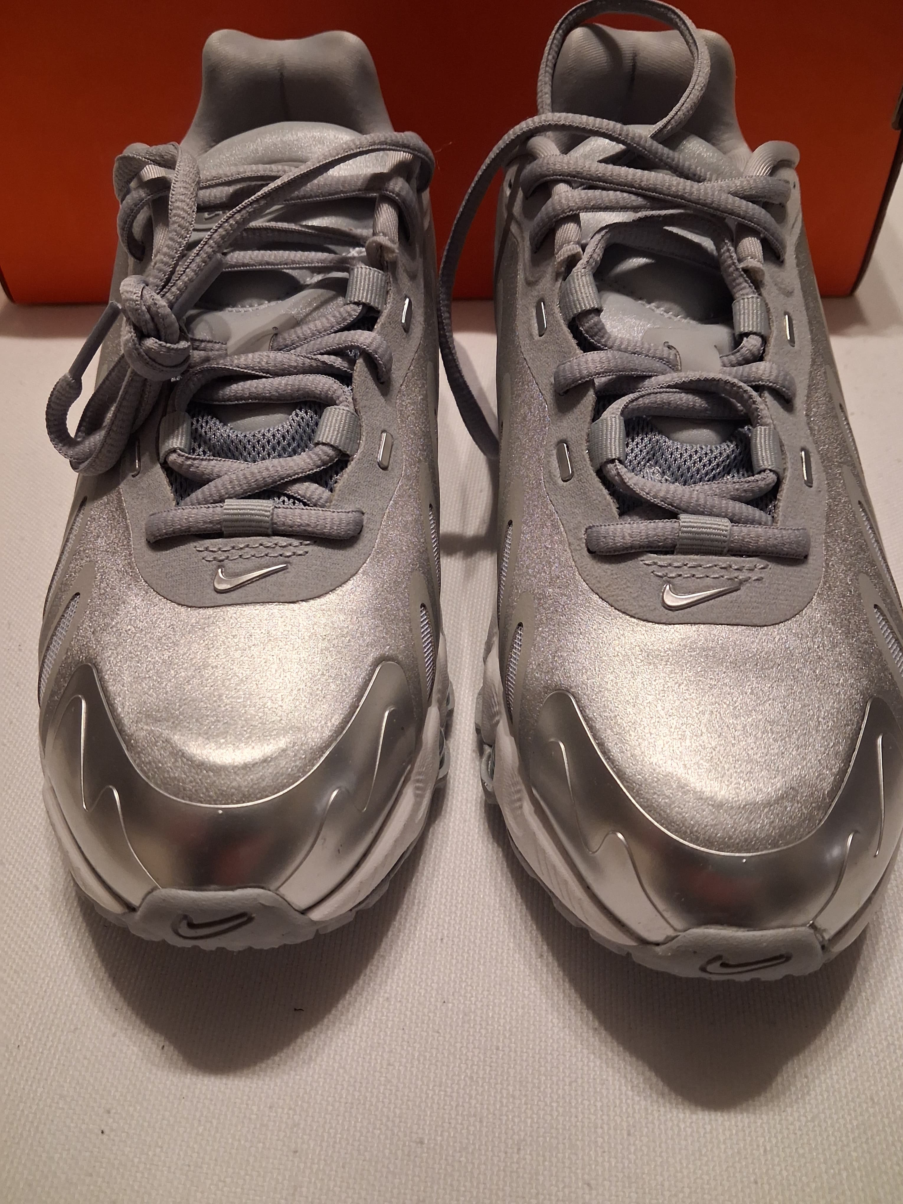 Nike Air Max DN8 GS wolf grey/ metallic silver-off white (37.5)(HF7310 001)