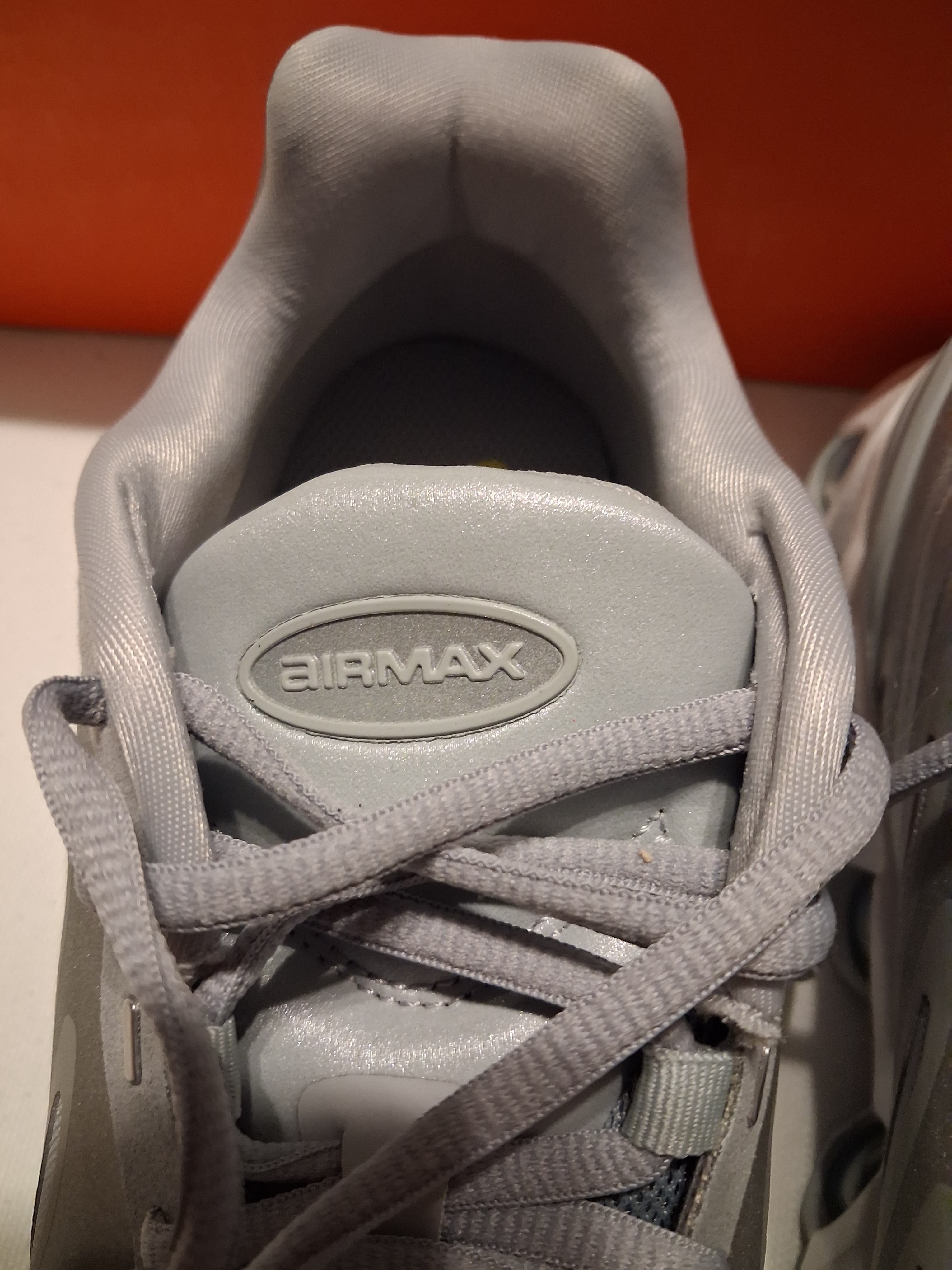 Nike Air Max DN8 GS wolf grey/ metallic silver-off white (37.5)(HF7310 001)