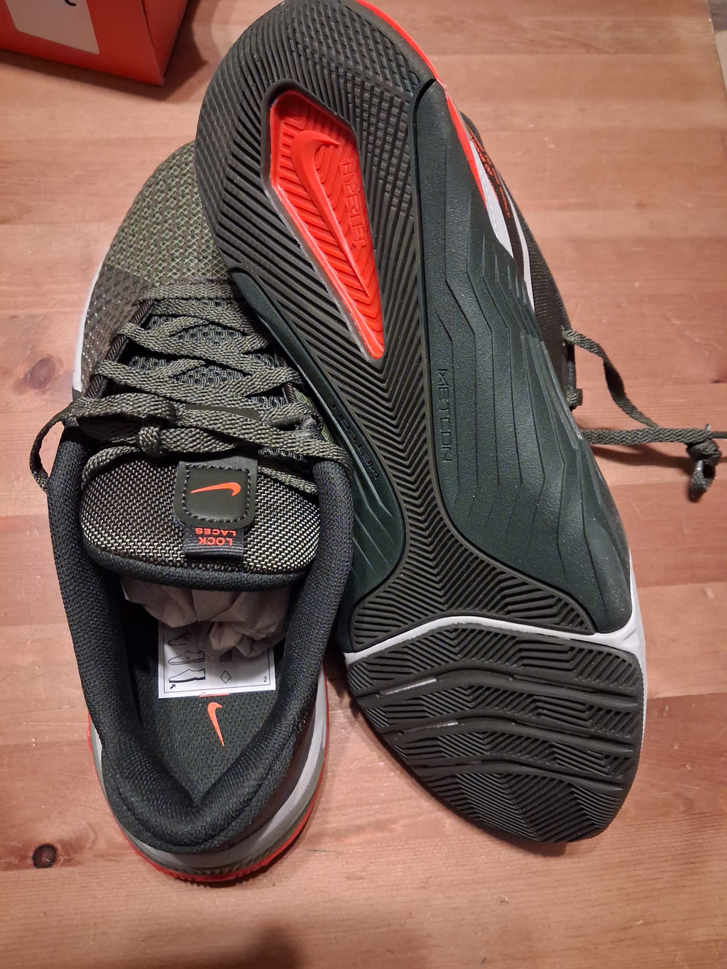nike metcon 8 cargo khaki/light bone - sequoia (41)(do9328 301)