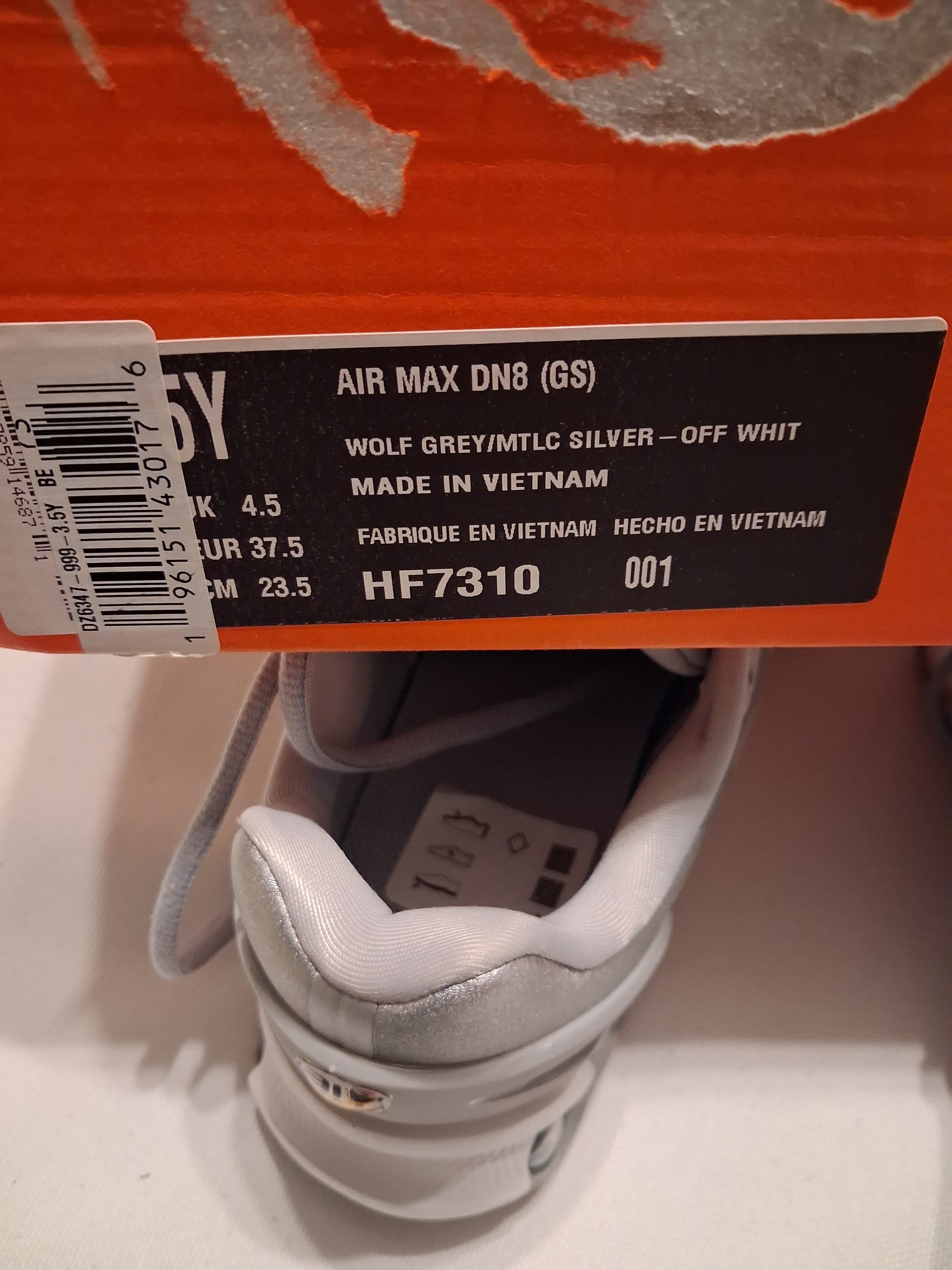 Nike Air Max DN8 GS wolf grey/ metallic silver-off white (37.5)(HF7310 001)