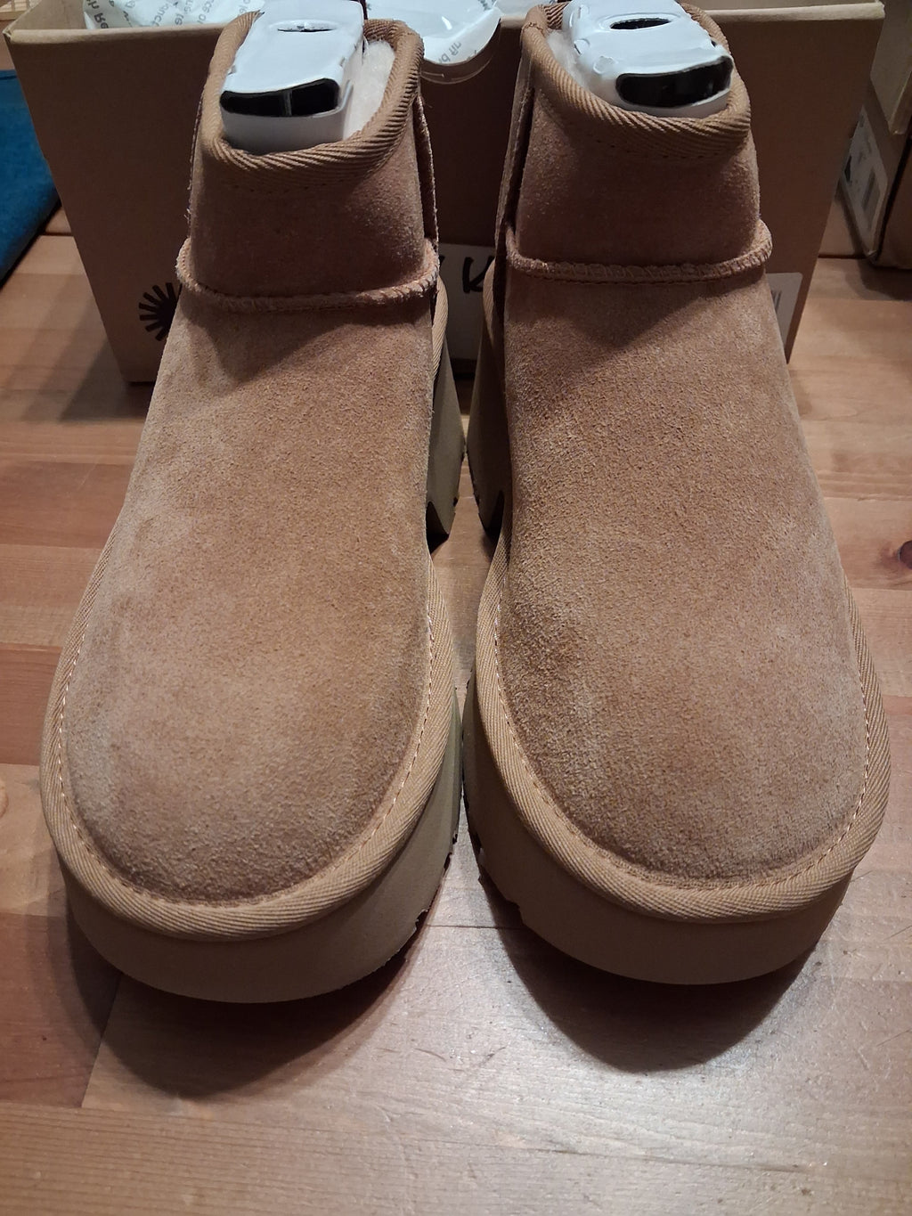 UGG W Classic Ultra Mini New Heights - Chestnut / Hellbraun (36) (1158311)