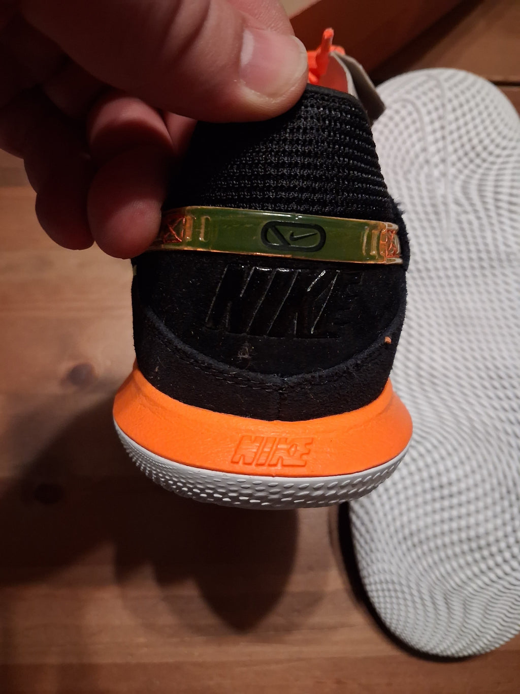 nike streetgato black/total orange-volt (40.5)(dc8466 081)